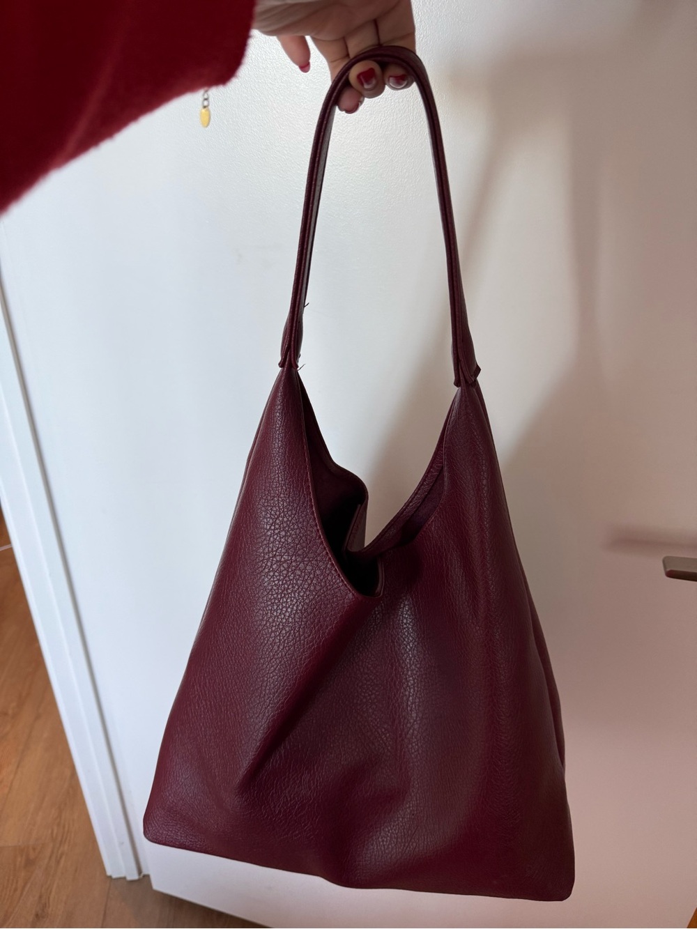 Women's Leather Shoulder Tote Bag in Burgundy